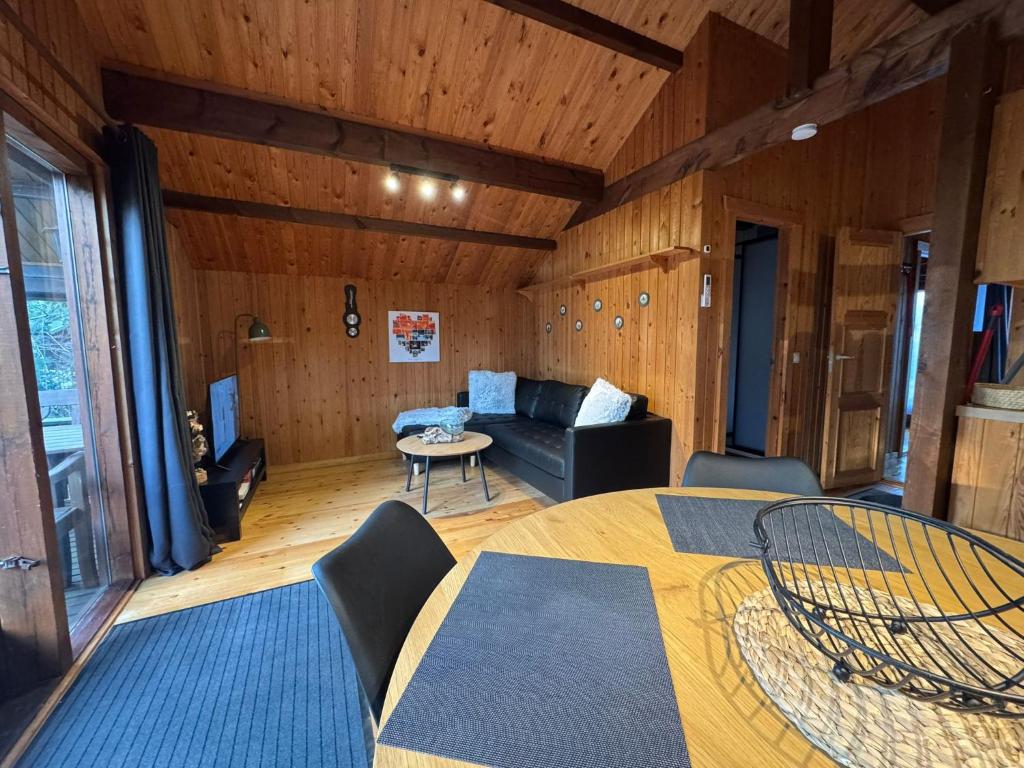 Blick ins Wohnzimmer
